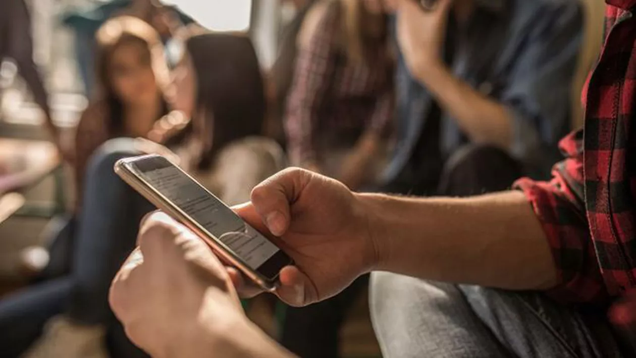 Cele mai frumoase STATUSURI de Facebook