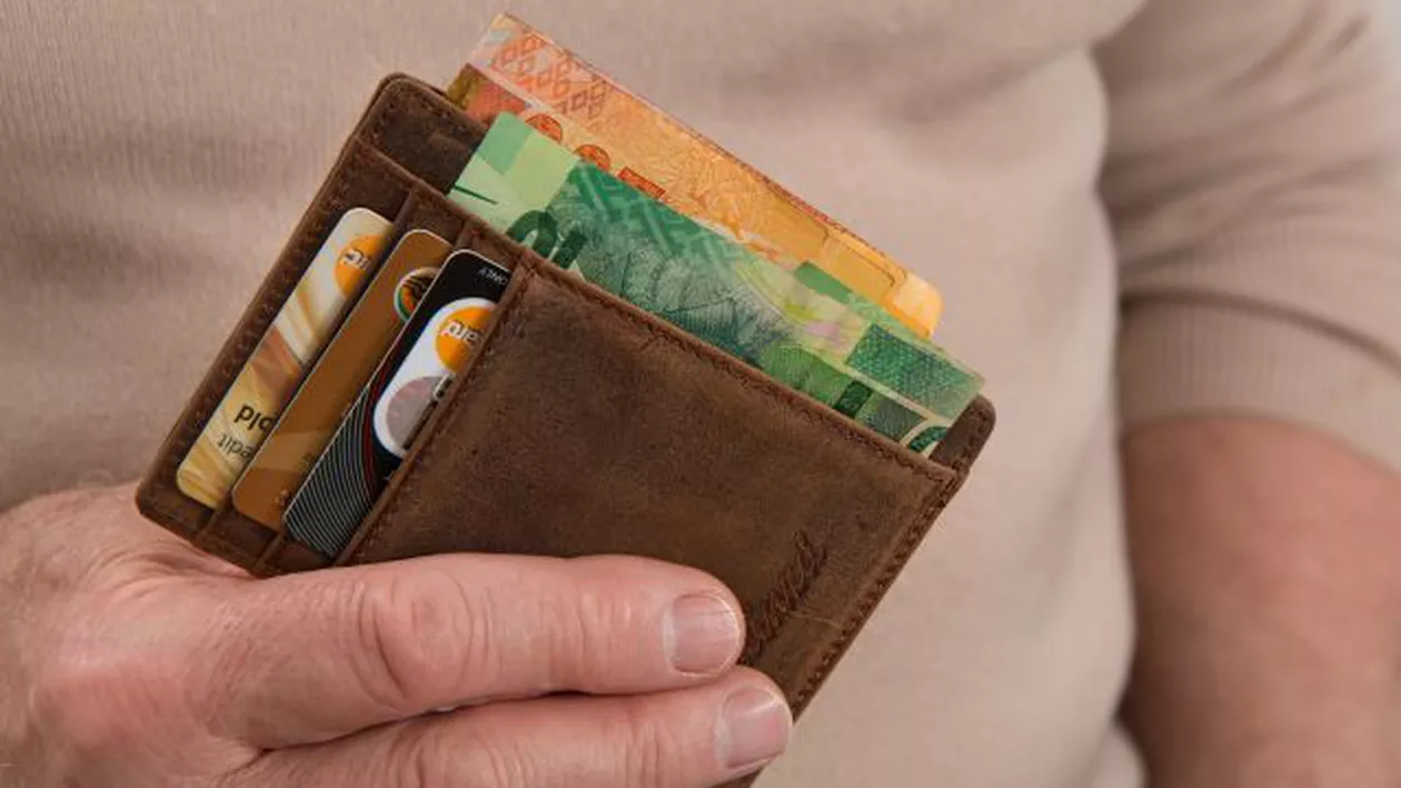 Măsuri radicale în Iran, de teama răspândirii coronavirusului: Autoritățile îi sfătuiesc pe cetățeni să renunțe la folosirea banilor lichizi