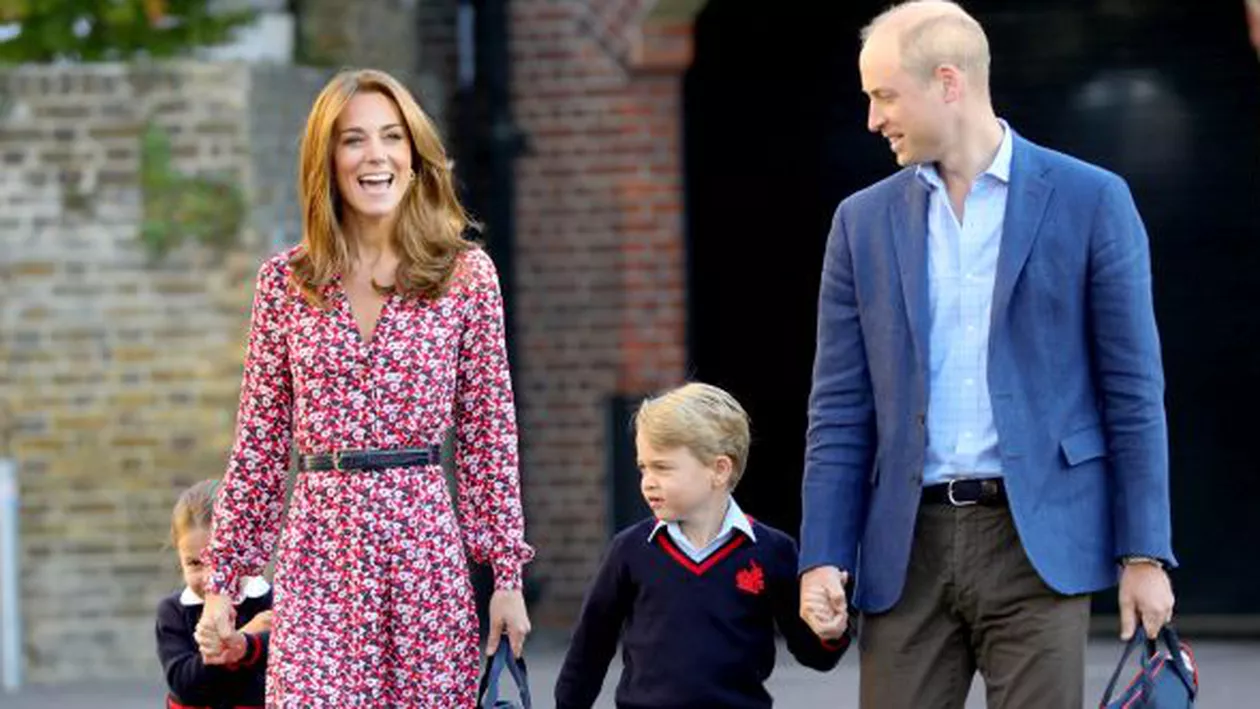 Kate şi William, fotografiaţi în cea mai romantică ipostază din ultimul timp. Ducesa de Cambridge radiază în braţele soţului (FOTO)