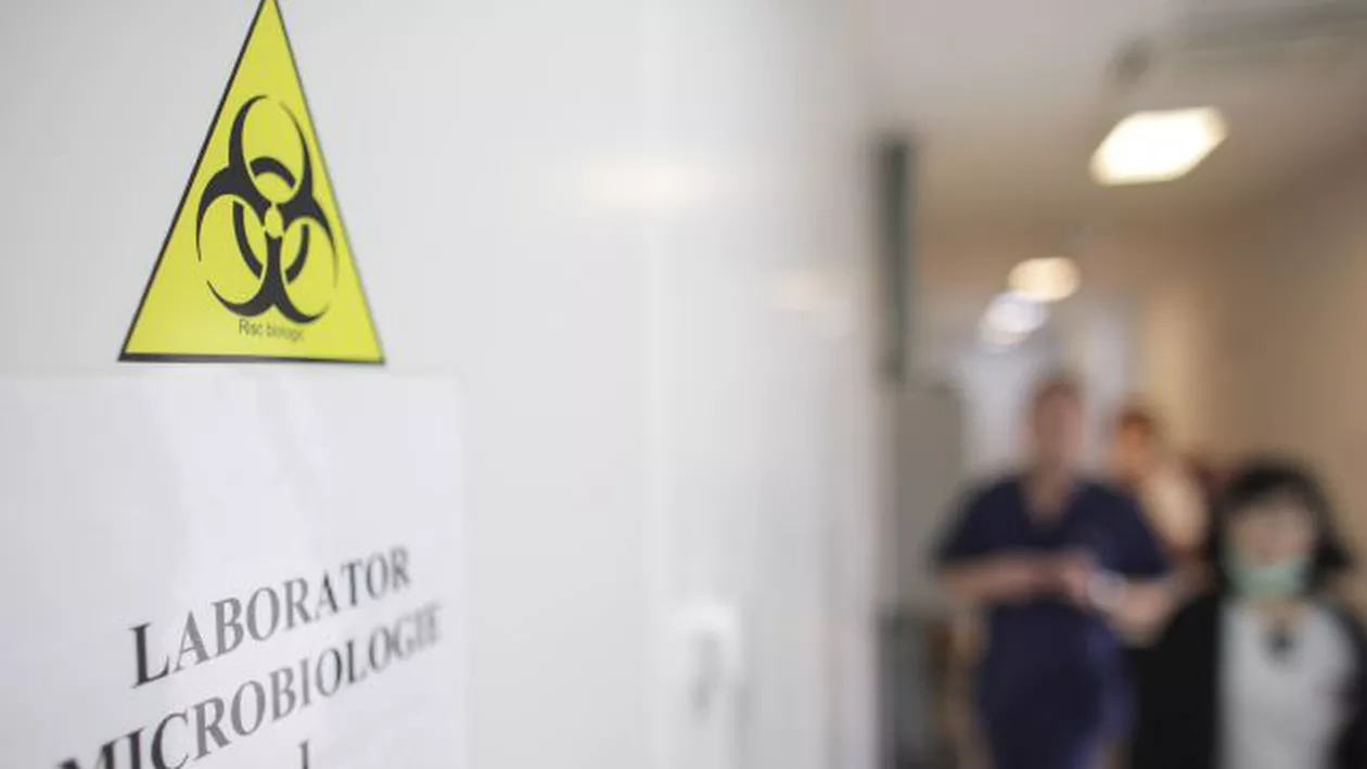 UPDATE // CORONAVIRUS | A minţit că nu a părăsit ţara şi a blocat mai multe instituţii cheie: Ofițerul MAI care şi-a infectat fiul, nora însărcinată şi nepotul a fost în Israel cu o angajată a Primăriei Capitalei