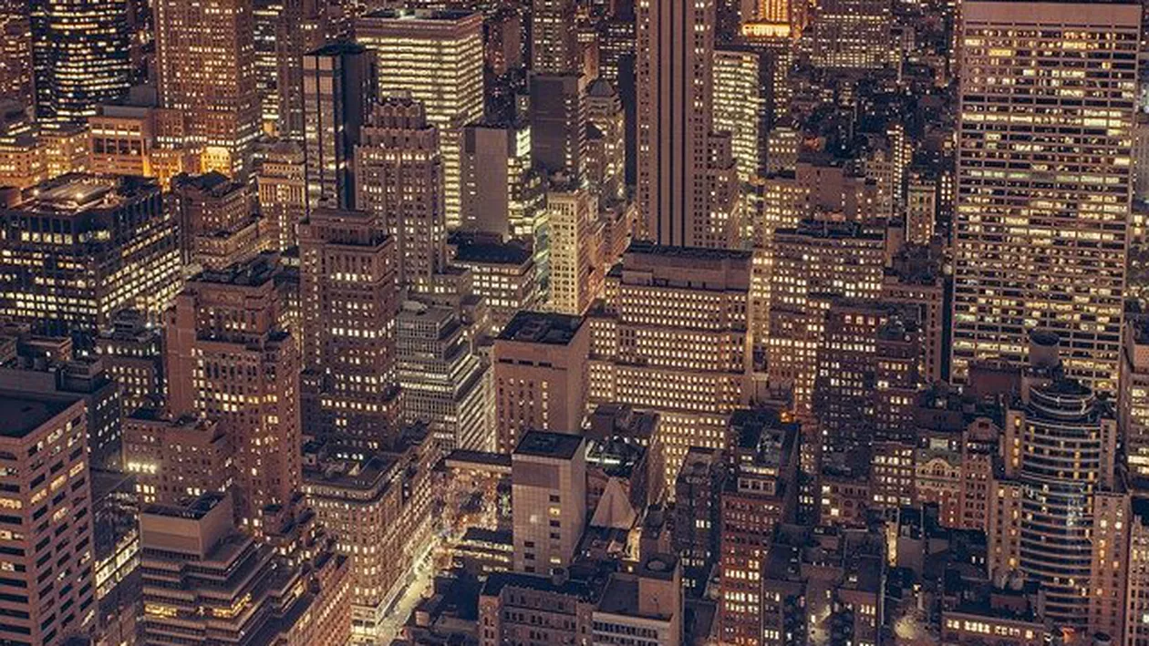 CORONAVIRUS | New York-ul închide teatrele, cinematografele și sălile de spectacole. Ce localuri mai rămân deschise