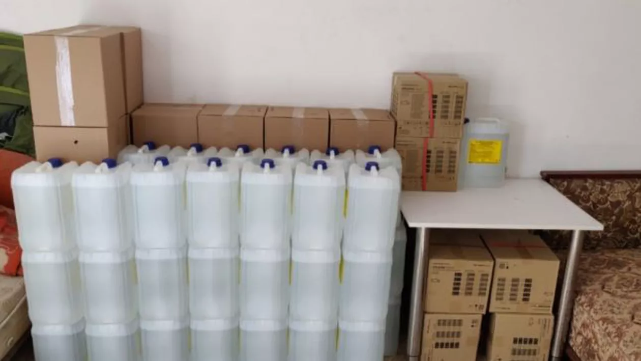 O tonă de dezinfectanţi şi zeci de echipamente medicale, capturate de polițiști în București și Ilfov (FOTO)