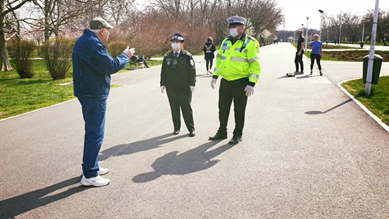 CORONAVIRUS | Parcuri luate cu asalt de oameni, în plină epidemie de COVID-19. Poliția Română: ”Când #staiacasă rămâne doar la nivelul de hashtag. Păcat!” (FOTO)