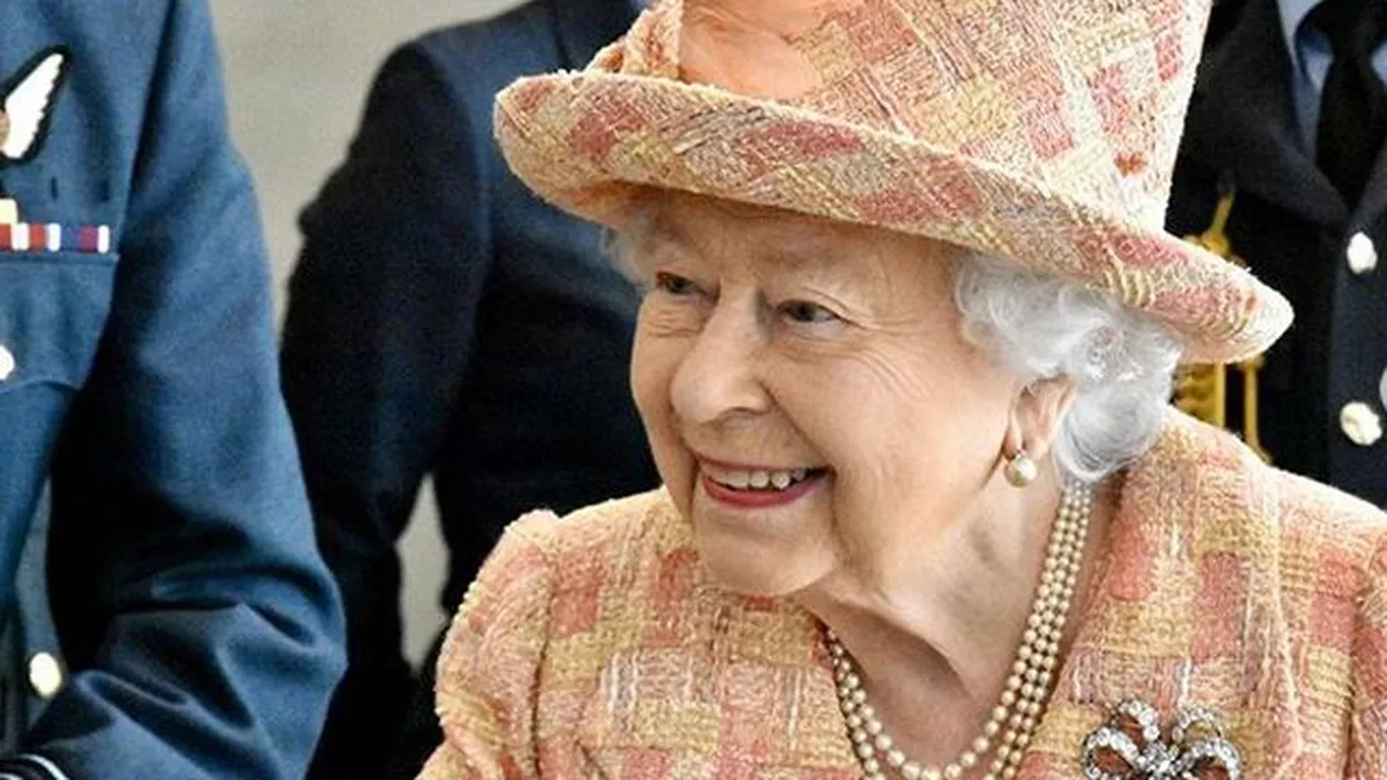 Regina Elisabeta s-a adresat poporului britanic. Aceasta a ținut al cincilea mesaj televizat din cei 68 de ani de domnie ai săi. „Ne vom întâlni din nou” (VIDEO)