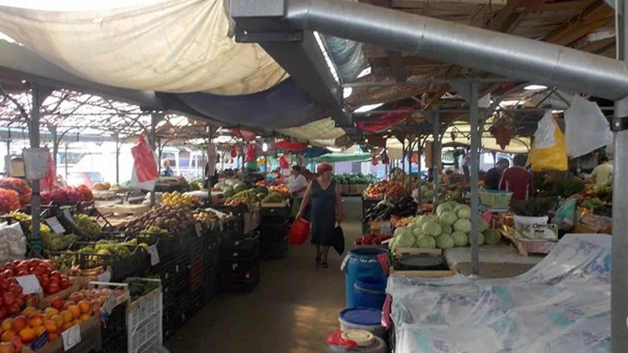 CORONAVIRUS. ANPC a închis piețele Gorjului și Titan 2 - Miniș din București din cauza aglomerației și a lipsei de dezinfectanți