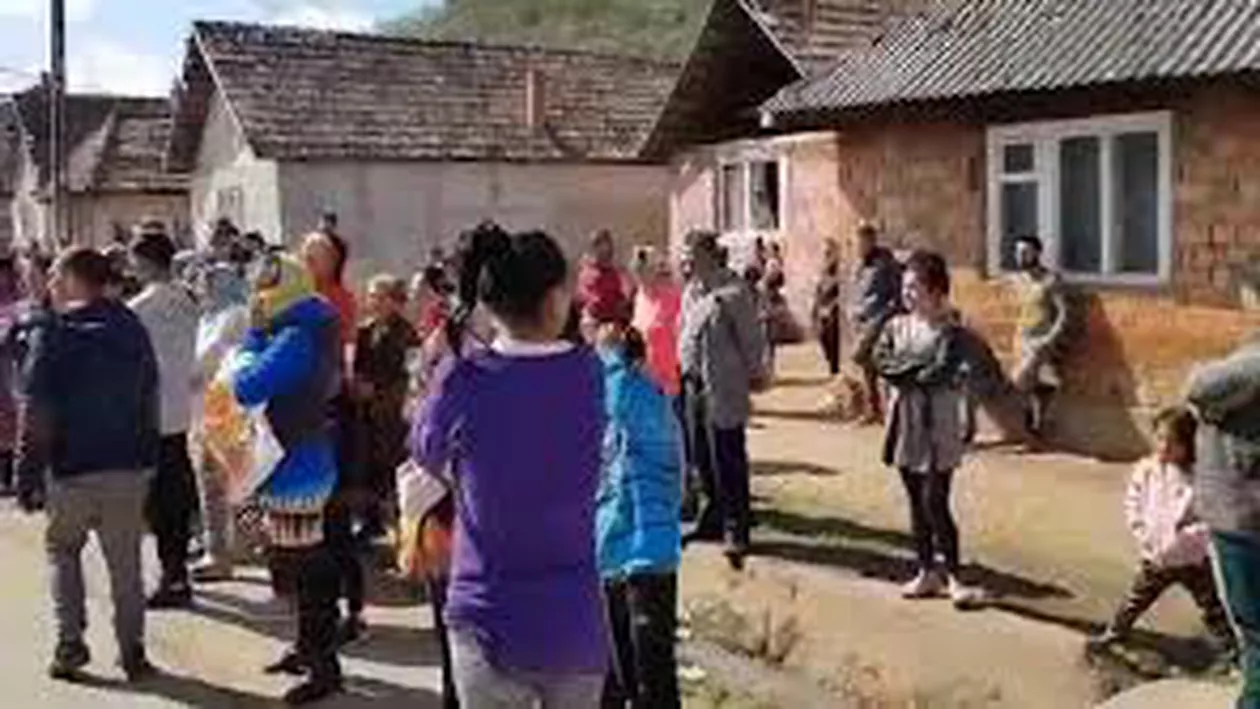 CORONAVIRUS. Îmbulzeală la pâine și cartofi, într-o localitate din Sălaj, în plină pandemie de COVID-19. Prefectul Marcel Țurcaș: 'Cunoaștem cu toții o anumită inclinație spre indisciplină socială a unor părți a comunității noastre' (VIDEO)
