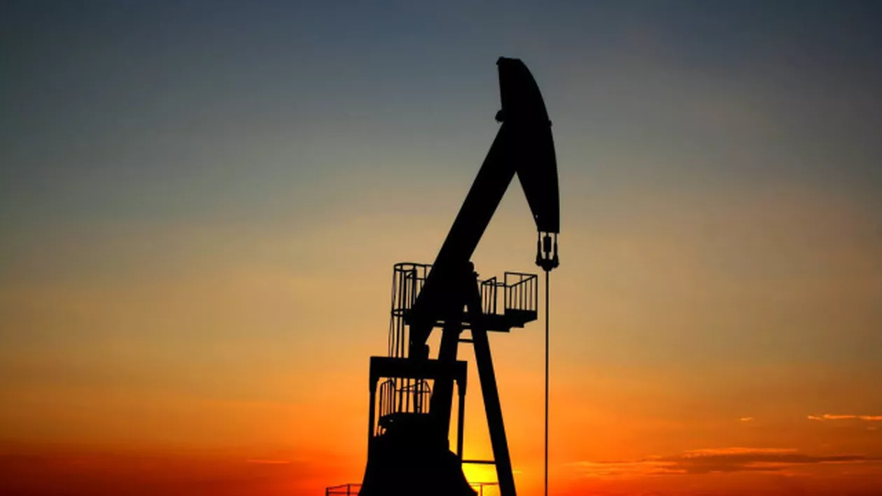 Prețul petrolului a urcat peste zero, după recordul negativ istoric de luni