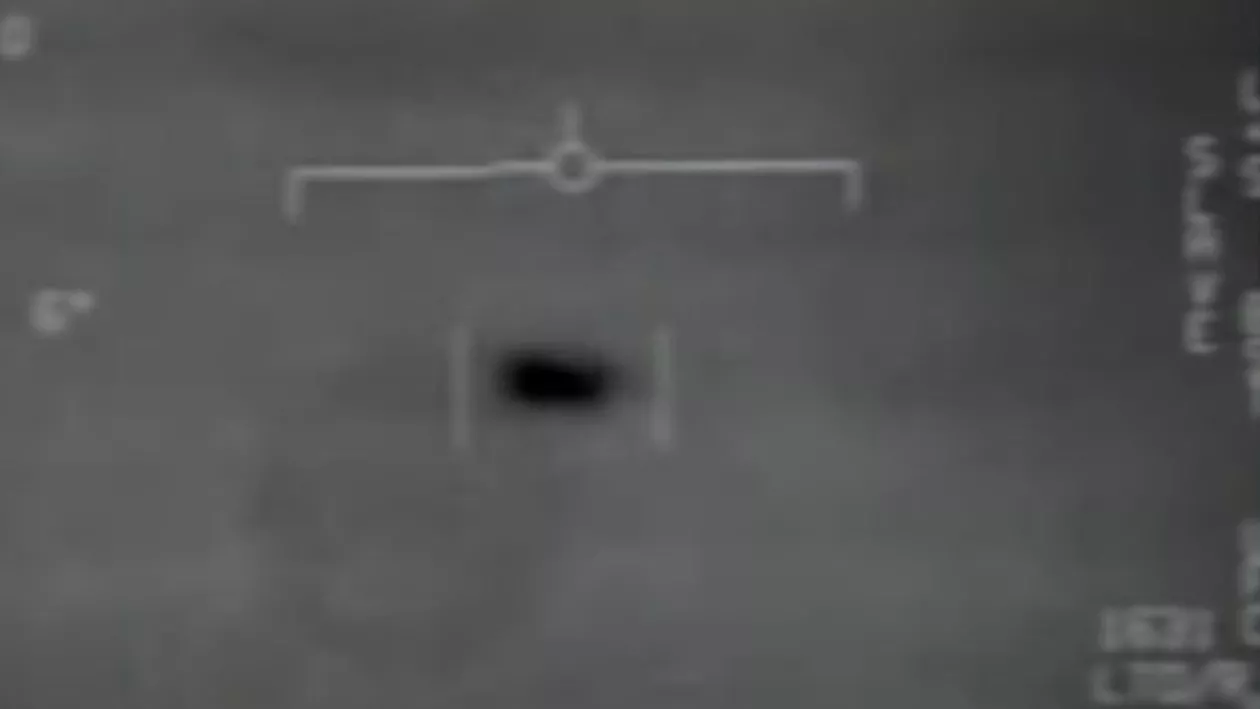 Pentagonul a publicat trei înregistrări video care arată fenomene aeriene neidentificate (VIDEO)