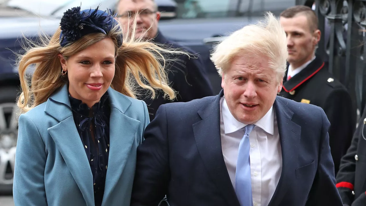 Premierul britanic Boris Johnson a devenit tată. Logodnica sa Carrie Symonds a dat naştere unui băiat