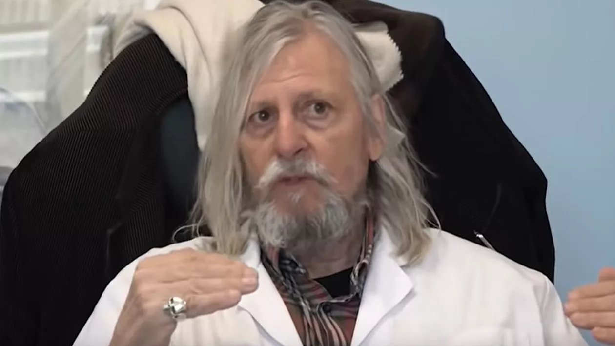 Renumitul medic francez Didier Raoult respinge teoria că noul coronavirus provine dintr-un laborator. Susține în continuare că folosirea clorochinei este eficientă pentru tratarea COVID-19