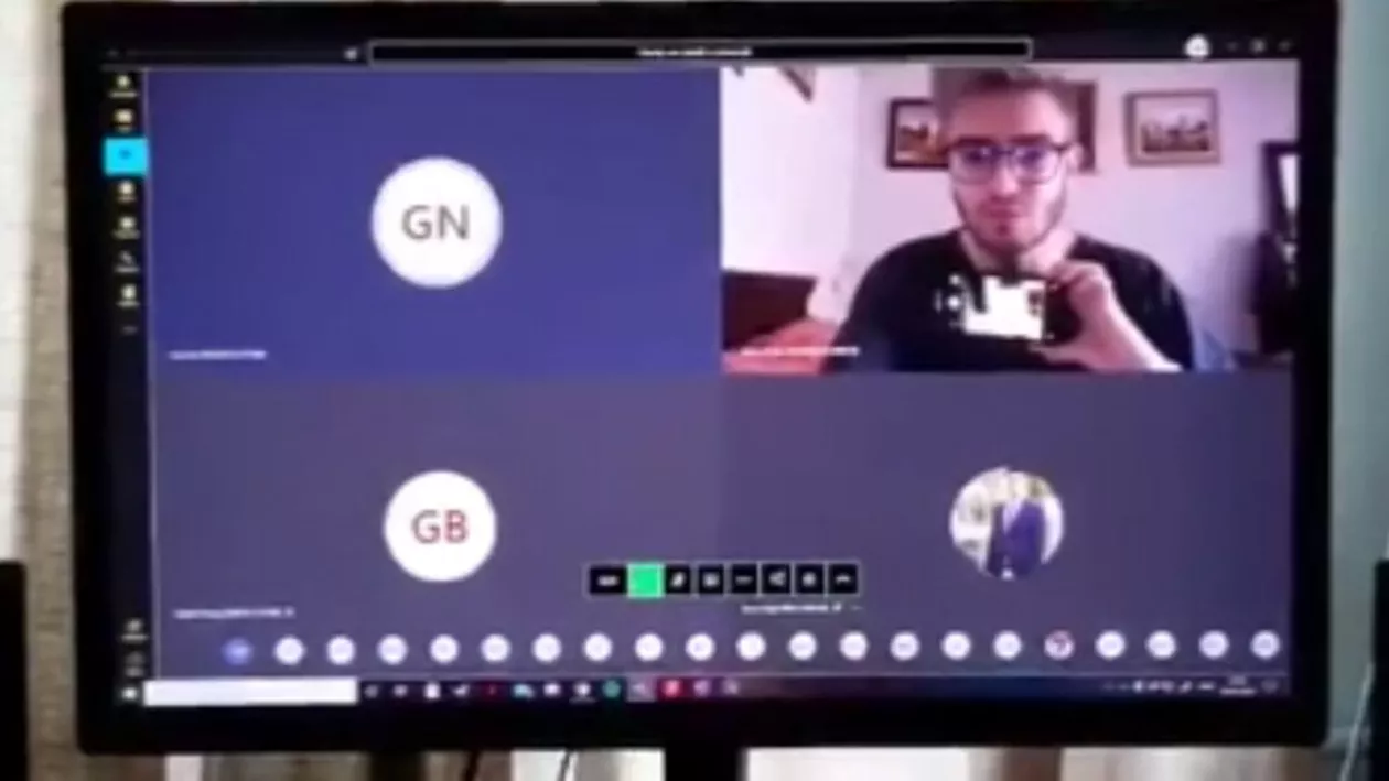 Viralul zilei: Cum încearcă o profesoară să vadă dacă studenţii copiază la testele online (VIDEO)