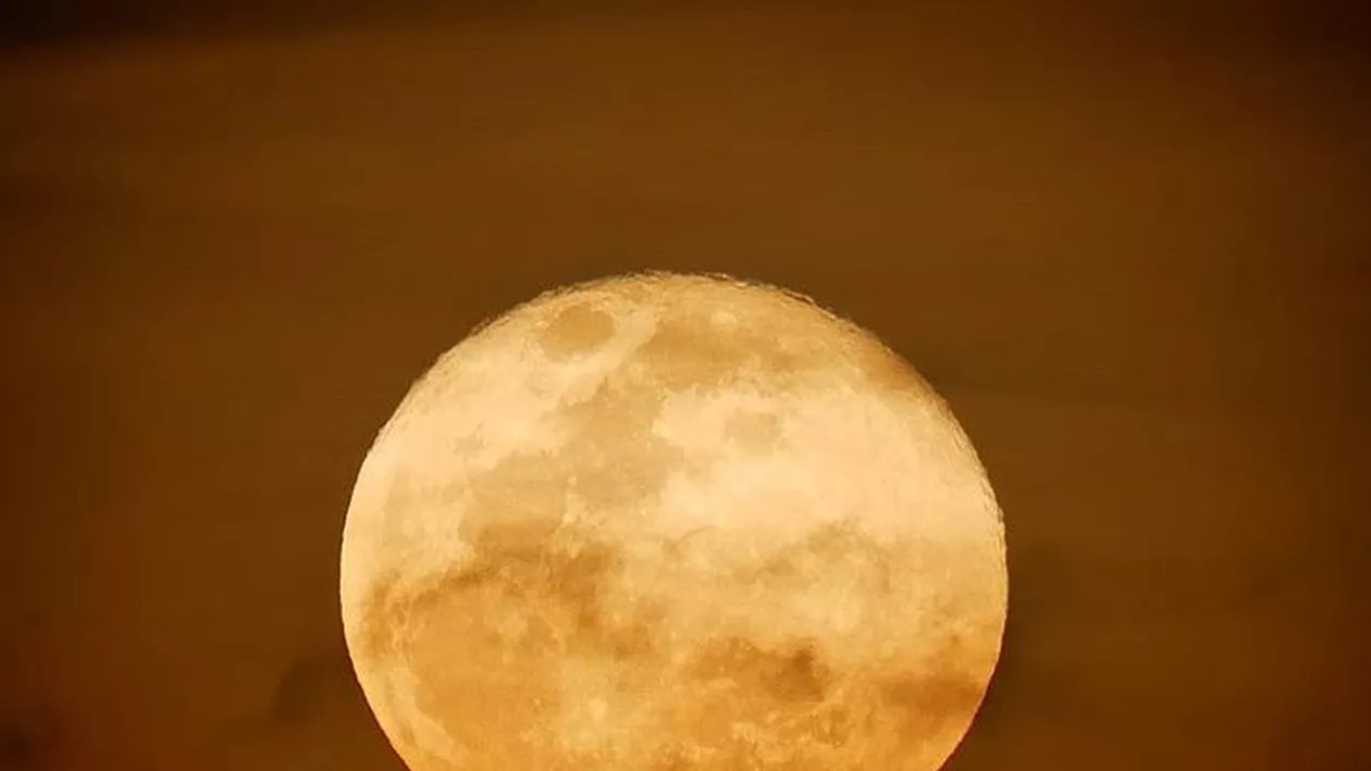 Imagini spectaculoase cu ultima superlună din mai 2020. Uite cum s-a văzut de pe cerul marilor orașe din lume