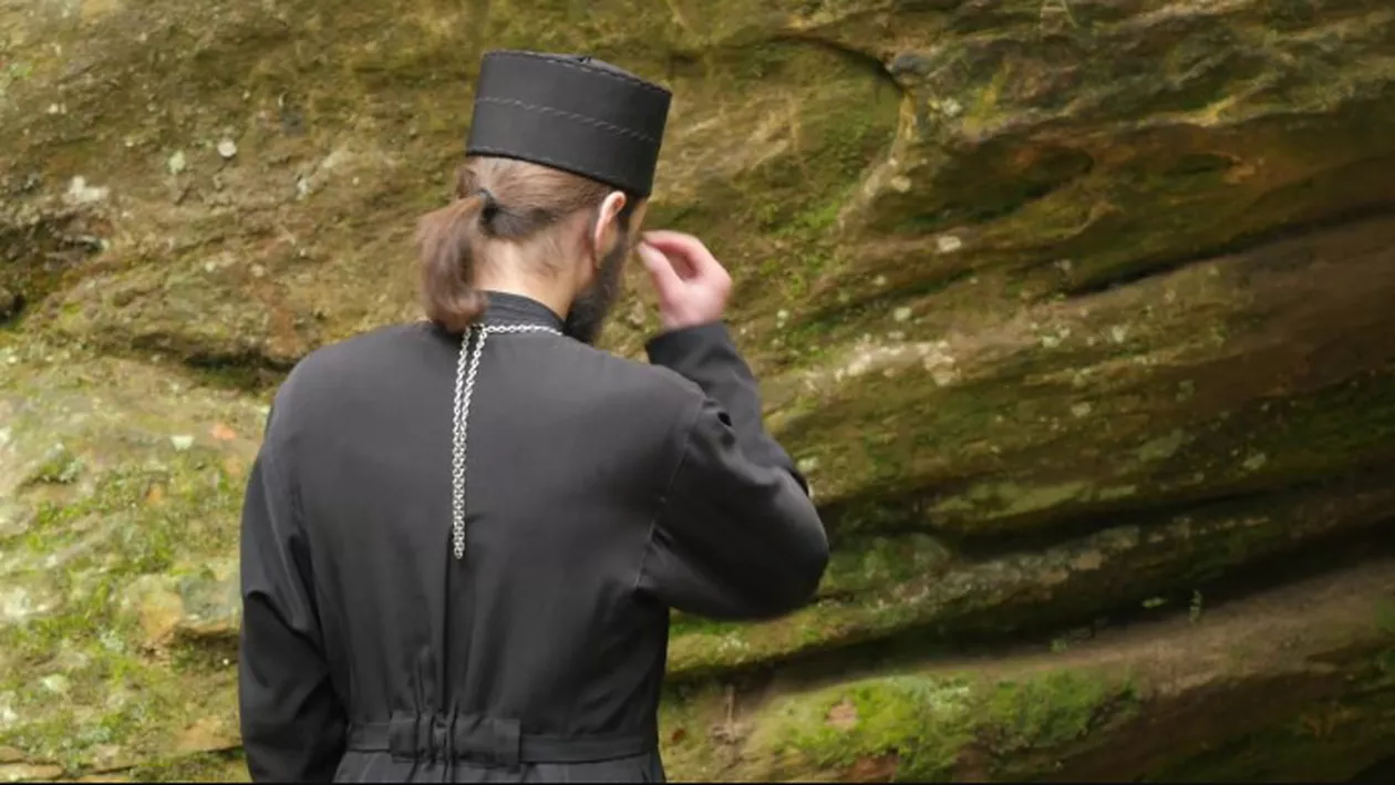 Un nou focar de infecție cu COVID-19 la Suceava. 31 de călugări de la Mânăstirea Putna, internați după ce au contractat noul coronavirus