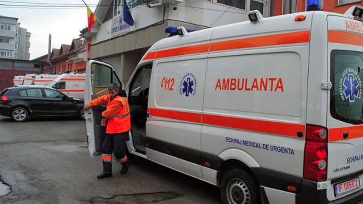 Cluj: Ambulanță aflată în misiune, implicată într-un accident de circulație