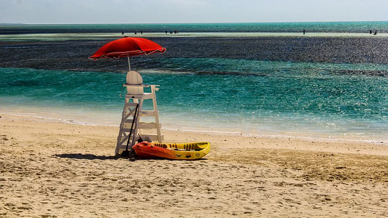 Oamenii nu se pot infecta cu noul coronavirus în mare. Însă, salvamarii se confruntă cu un val de restricții din cauza pandemiei