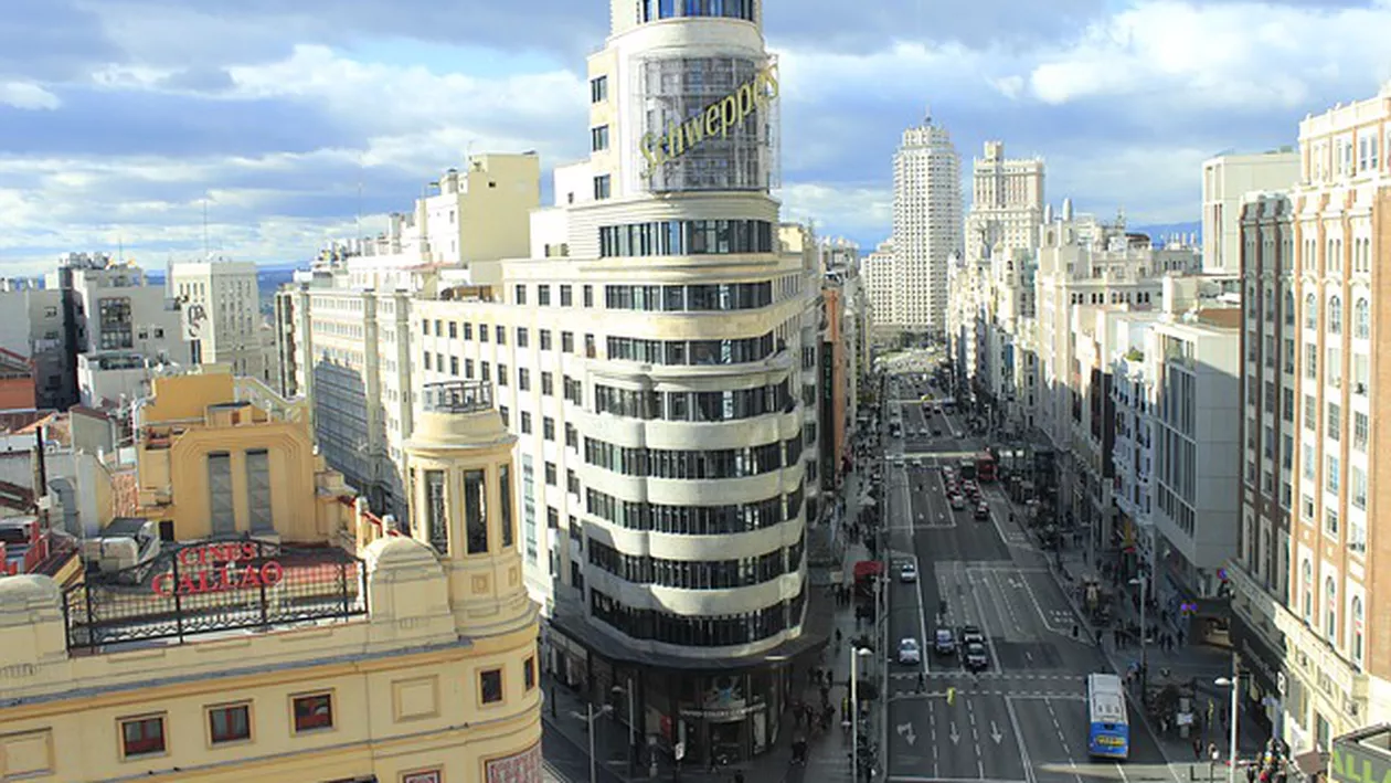 Madrid și Barcelona, la prima relaxare majoră ale restricțiilor. Bisericile, terasele, muzeele, teatrele și cinematografele din cele mai mari orașe ale Spaniei se redeschid de luni