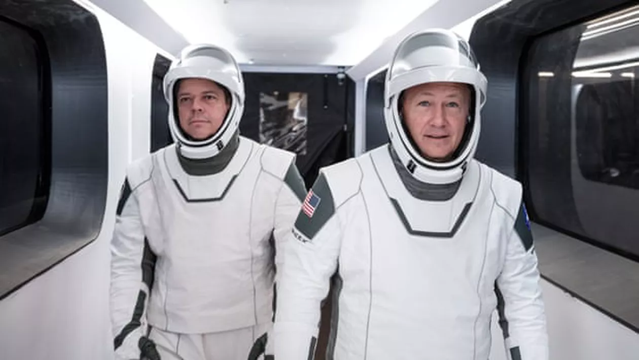 Cine sunt cei doi astronauți care vor zbura spre Stația Spațială Internațională în capsula Dragon de la SpaceX
