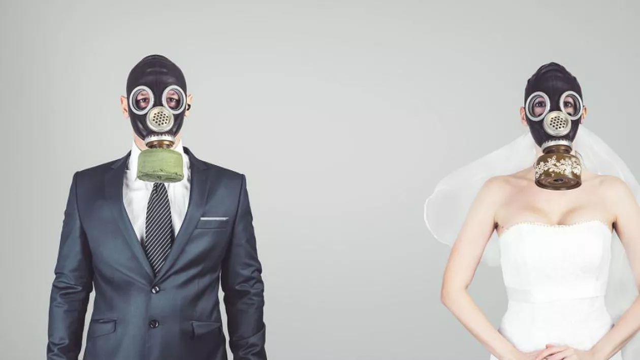 Un medic și o asistentă medicală s-au căsătorit în unitatea sanitară în care lucrează: “Nimic nu poate sta în calea dragostei, nici măcar COVID-19” (FOTO)