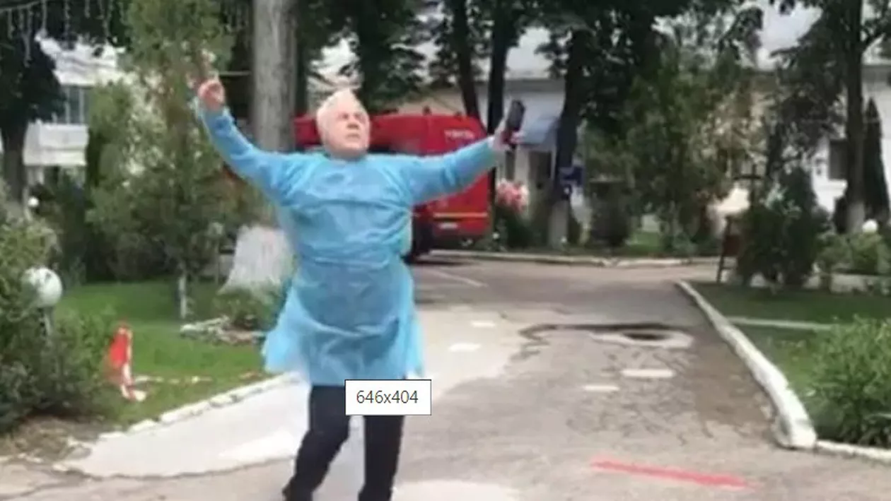 Un bunic dansează de fericire că s-a vindecat de coronavirus, chiar în curtea spitalului. Filmarea a devenit virală (VIDEO)