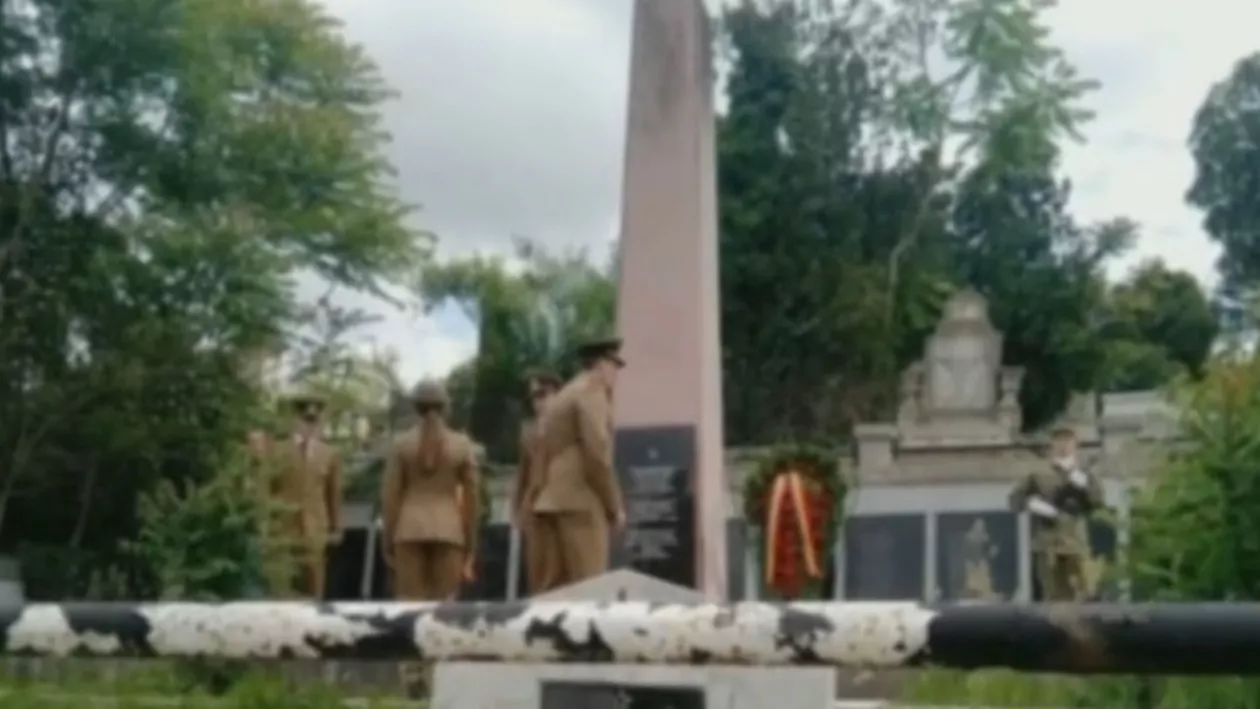 Gafă de proporții la Turda. Oficialii i-au comemorat de Ziua Eroilor pe militarii sovietici, nu pe cei români / O femeie susține că va depune plângere la MApN (VIDEO)