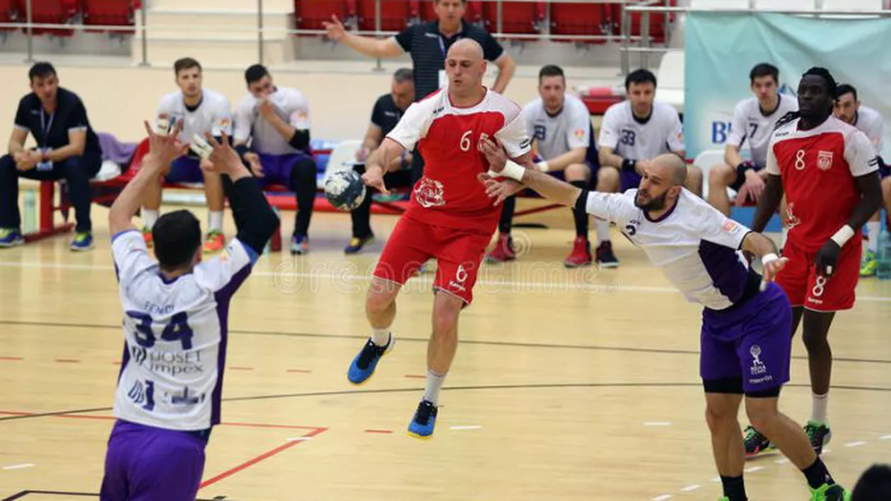 Handbalist francez, prins cu o cultură de cannabis acasă, în Făgăraș