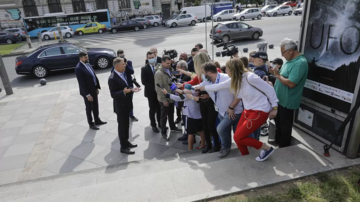 Președintele Klaus Iohannis: Virusul e încă în comunitate și e nevoie de prelungirea stării de alertă. În fața unei boli ori ești precaut, ori ești prost (VIDEO)