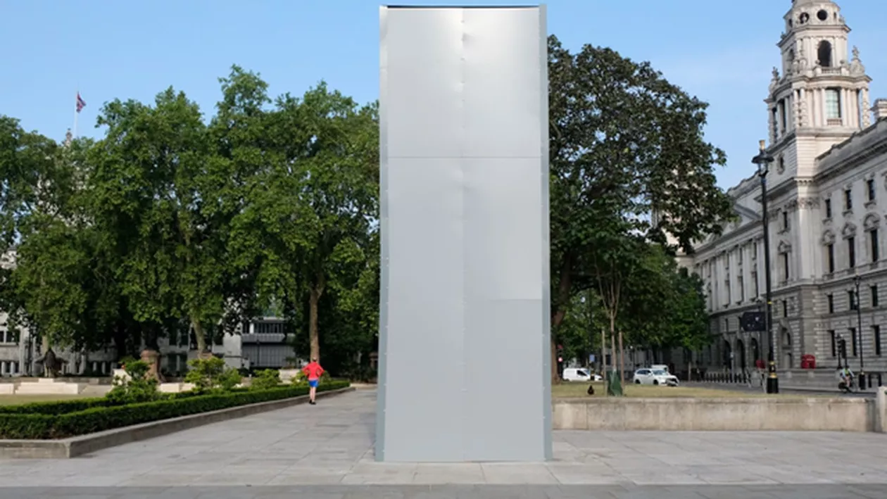 Statuile din Londra, protejate de cutii metalice împotriva vandalismului. Protestele antirasism au degenerat (VIDEO)