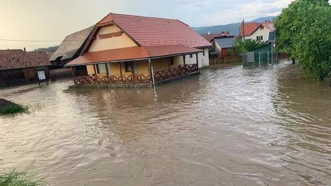 Codul roșu de inundații a fost prelungit. Care sunt cele mai afectate zone