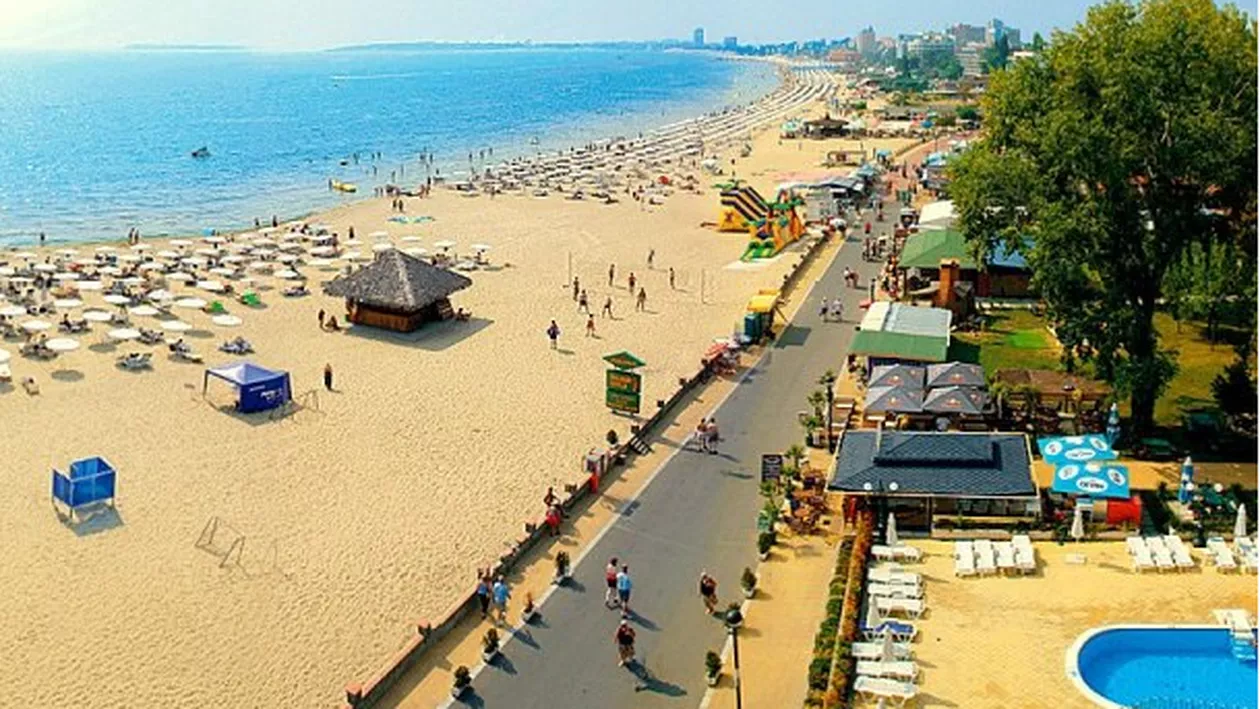 Vară grea pentru turismul bulgăresc: Cea mai mare staţiune turistică de pe litoral pare acum o zonă pustie