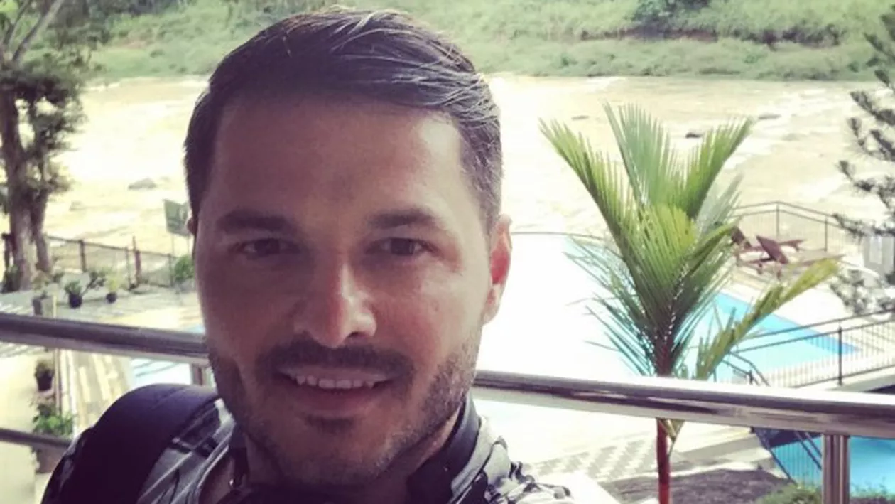 Liviu Vârciu, apariție de neuitat. A ieșit din curte încălțat cu cei mai amuzați papuci de casă (GALERIE FOTO)