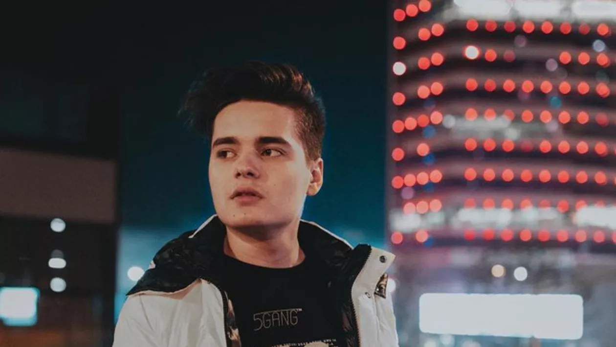 Selly s-a mutat în București. Vloggerul și-a prezentat apartamentul închiriat (GALERIE FOTO)