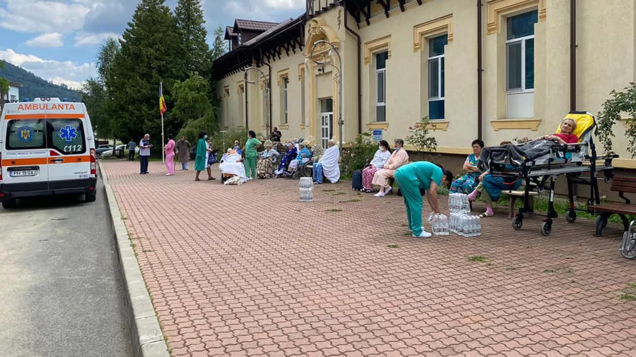 EXCLUSIV // Incendiu la spitalul din Sinaia. Un pacient se afla pe masa de operație. Pacienții și personalul, evacuați (FOTO)