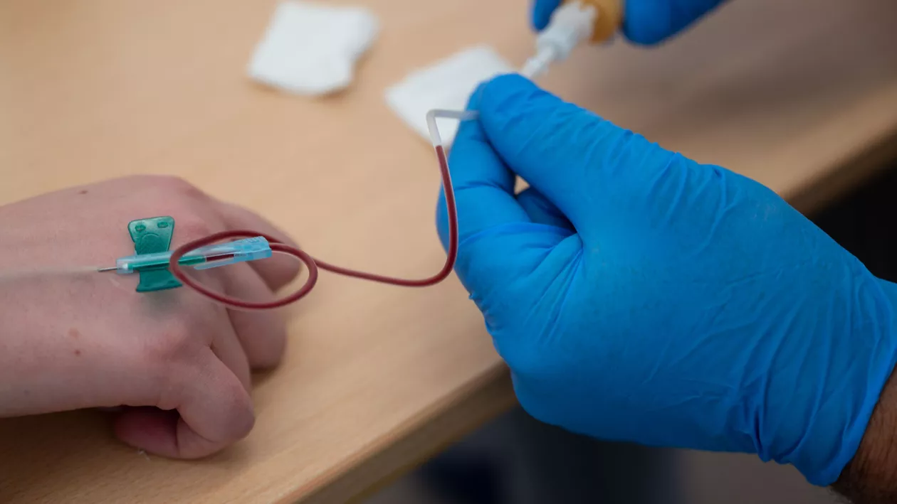 Mărturia unei paciente cu coronavirus, de pe patul de spital: „Nu puteam nici să mă țin pe picioare, nici nu mă gândeam că mai scap. Virusul există”