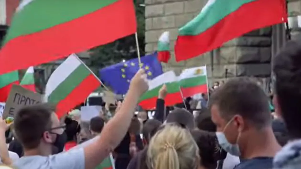 Proteste de amploare în Bulgaria. Demonstranții cer demisia guvernului, pe care îl acuză de corupție. VIDEO