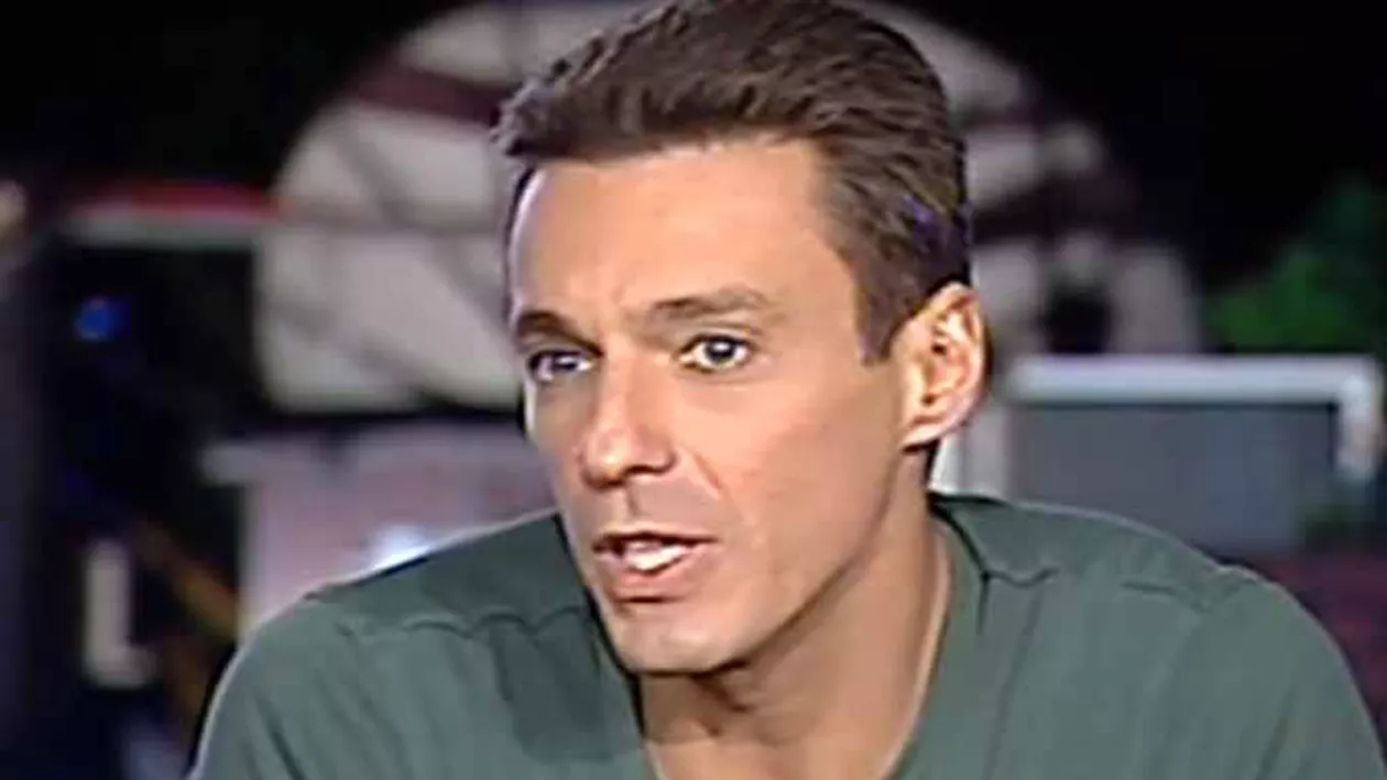 Mircea Badea a primit un SMS, în direct, in timpul emisiunii. L-a citit şi nu i-a venit să creadă: Fake news