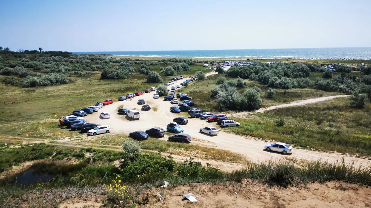 ARBDD: Turiștii au provocat un adevărat dezastru pe plajele Vadu-Corbu, weekendul trecut. Facem un apel la respectarea legilor și a celor care veghează la protejarea ultimelor zone sălbatice costiere din țară (FOTO)