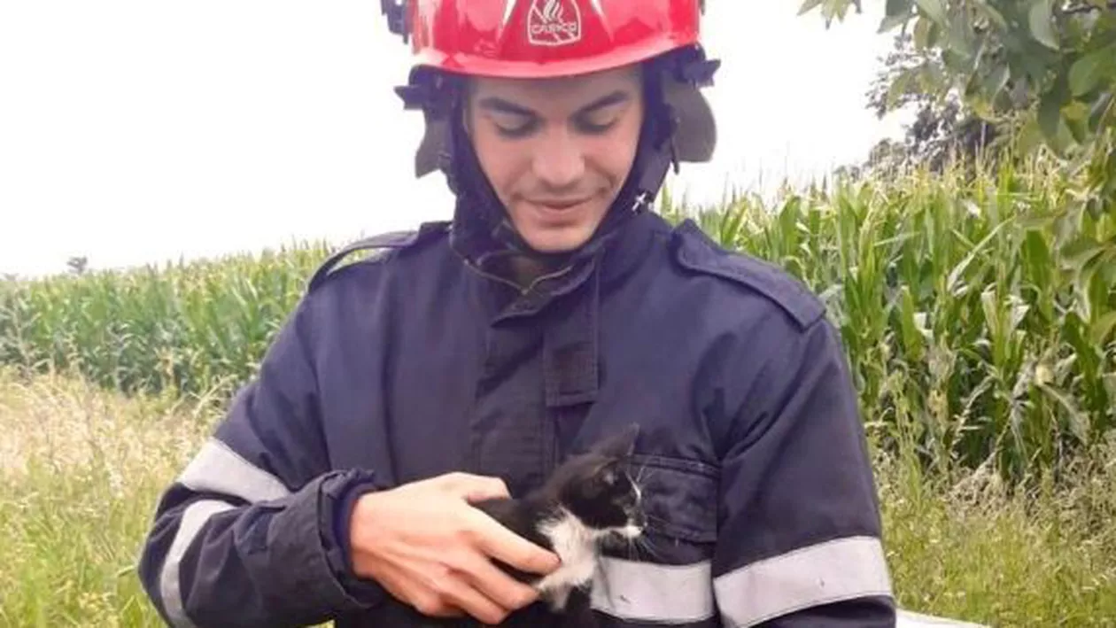 Răzvan are 22 de ani și a înțeles deja care este misiunea adevărată a pompierilor. „Noi, aici, salvăm vieți!”(FOTO)