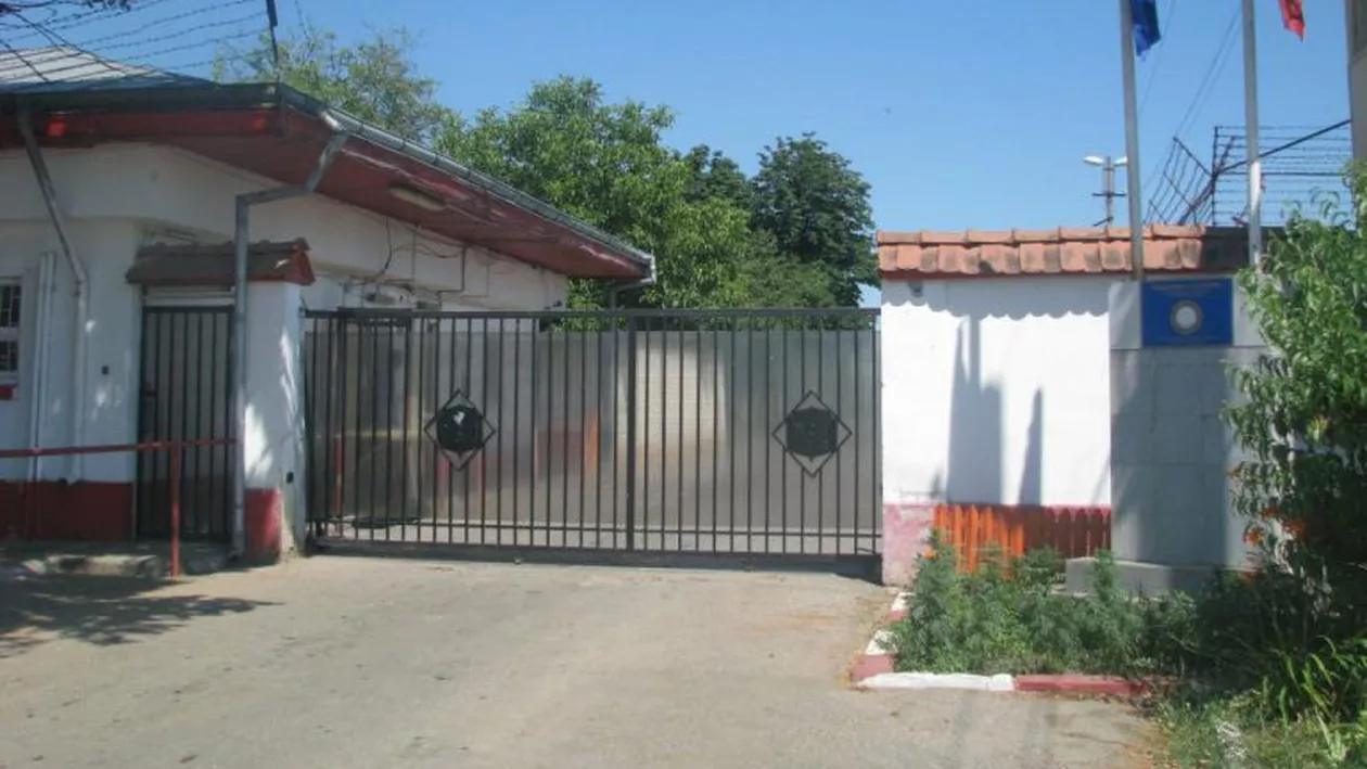 Un arestat confirmat cu coronavirus a fost internat la spitalul penitenciarului Jilava