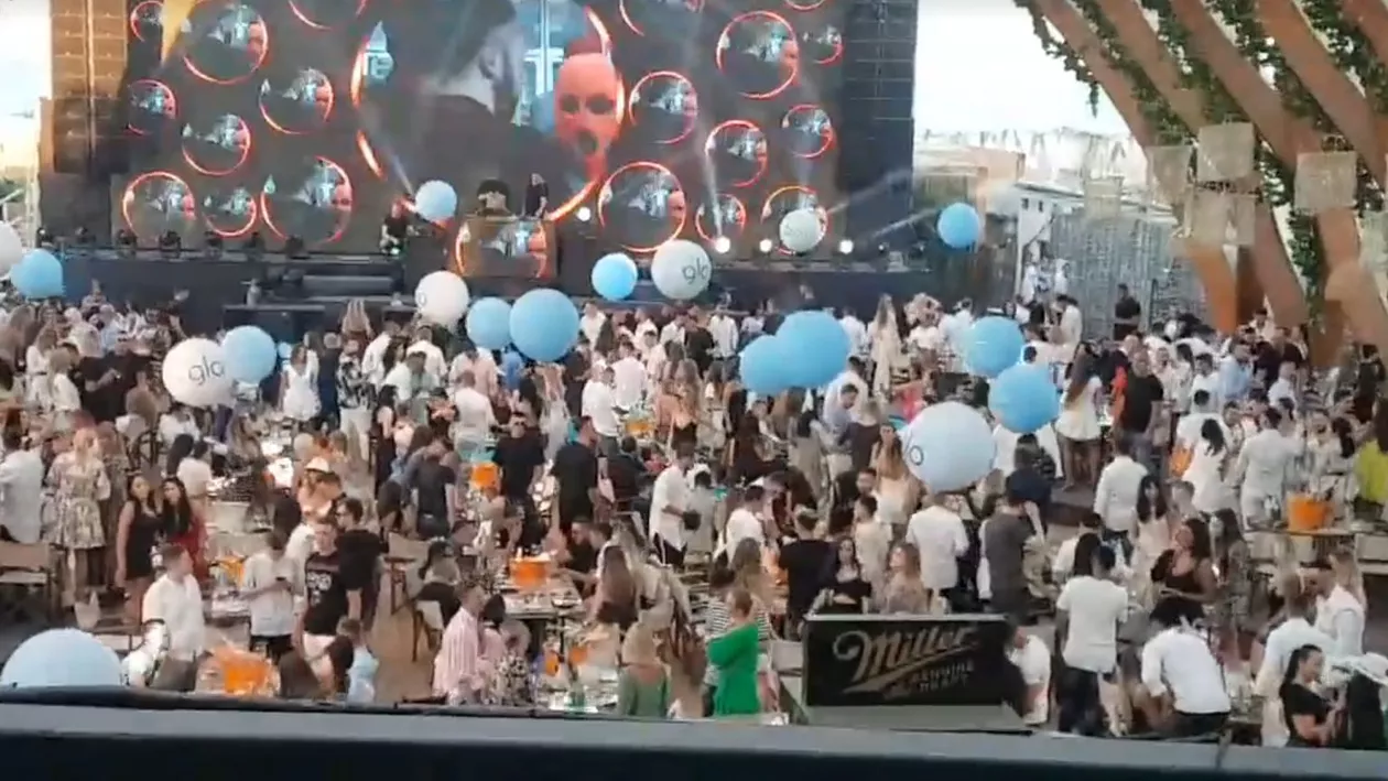 Petrecere cu sute de oameni într-un club de fițe din Mamaia. Imaginile au devenit virale pe internet (VIDEO)