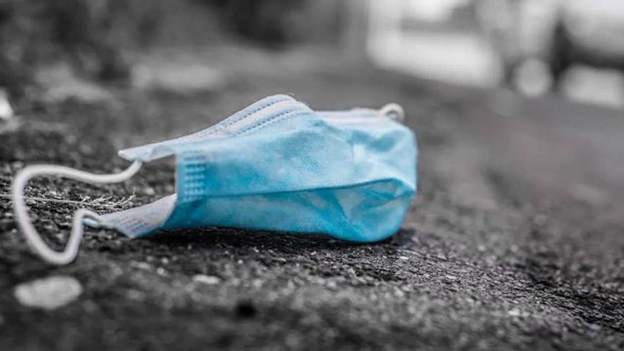 CORONAVIRUS | Medicul Carmen Dorobăț: Refolosirea măștii duce la scăderea capacității de protecție. Masca nu se agață de oglinda mașinii sau de schimbătorul de viteze