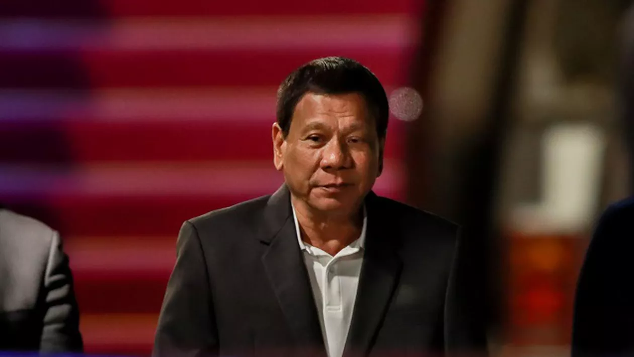 Președintele Filipinelor recomandă benzina pentru curățarea măștilor. Deja renumit pentru declarațiile controversate, Rodrigo Duterte insistă: „Aveți impresia că glumesc”