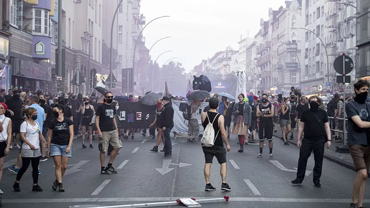 Politicienii germani, critici virulente la adresa protestatarilor coronasceptici din Berlin: „Mii de Covidioți”