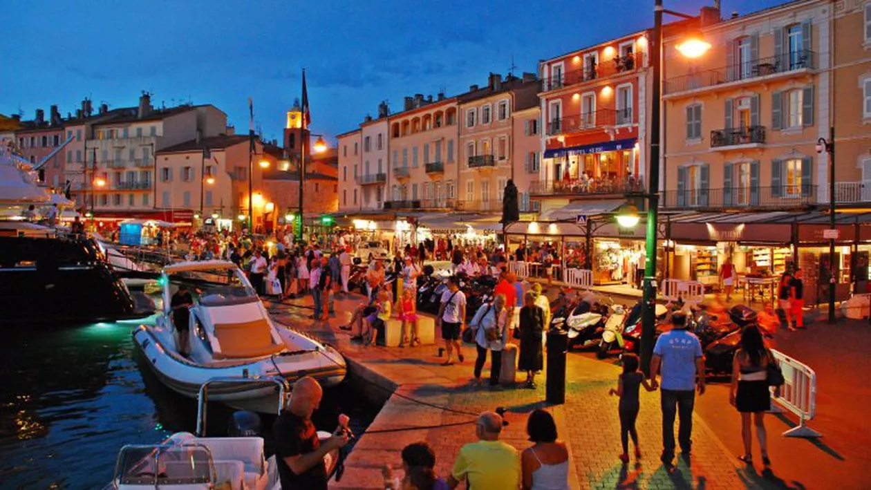 CORONAVIRUS | Focar de COVID-19 în Saint-Tropez: Nu ne punem masca seara, noi ne distrăm! / Mai multe restaurante au fost închise