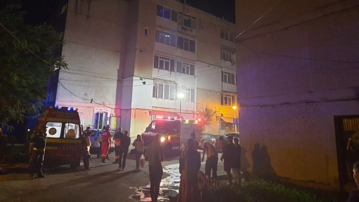 Piatra Neamț: Incendiu într-un bloc de locuințe. 51 de persoane au fost evacuate, 3 dintre ele având nevoie de îngrijiri medicale (FOTO)