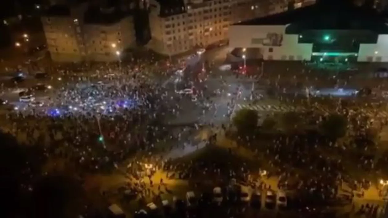 Proteste de amploare în Belarus, după ce presa de stat a anunțat că Alexandr Lukașenko a câștigat al șaselea mandat de președinte. Sondajele independente o arată învingătoare pe Svetlana Tihanovskaia (VIDEO)