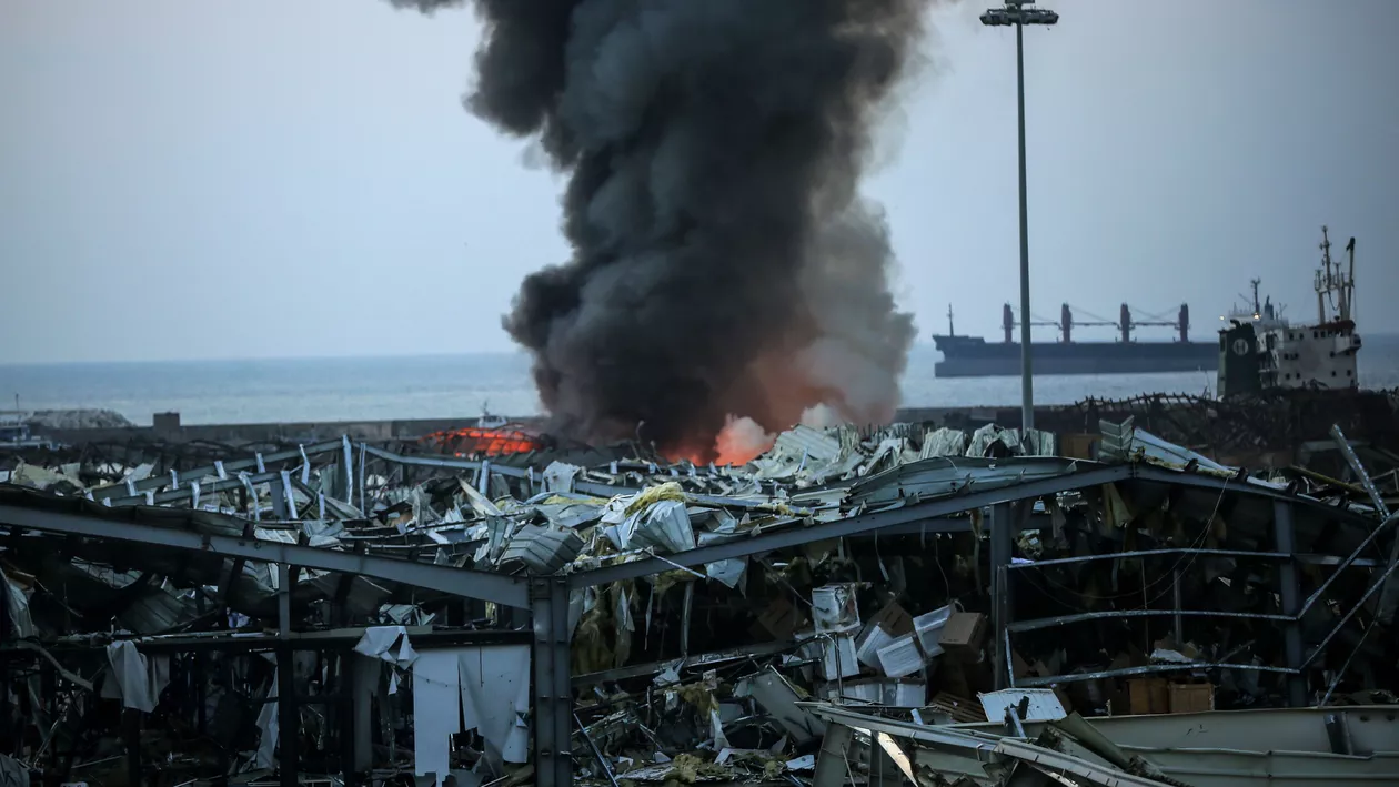 Nou pericol de explozie în Beirut. Specialiștii avertizează: Au fost descoperite noi containere cu substanțe periculoase