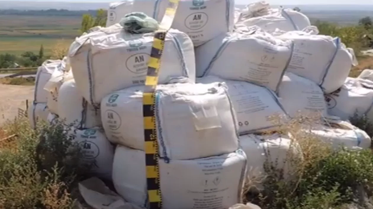 Ce este azotatul de amoniu, substanța periculoasă descoperită la un depozit din Galați
