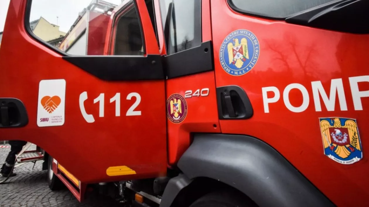 Incendiu într-o garsonieră din municipiul Botoșani. Zeci de persoane au fost evacuate