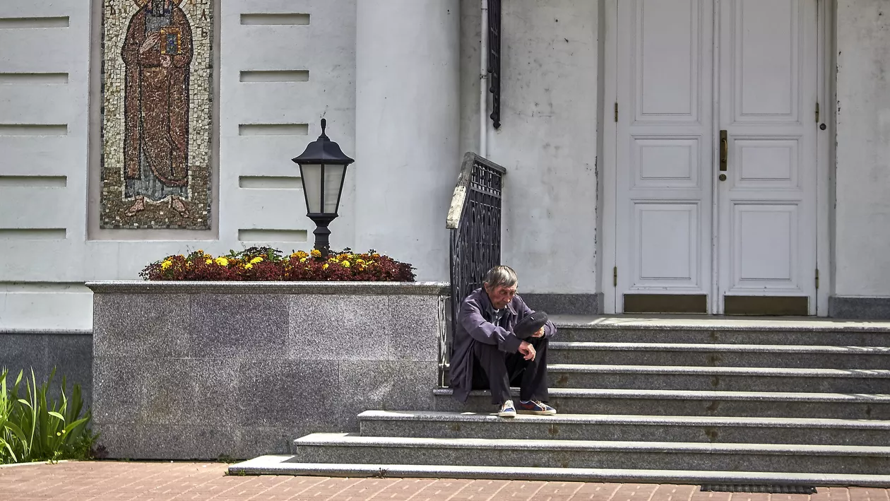 Povestea unui cerșetor român din Spania a făcut înconjurul lumii, după ce a găsit pe plajă o borsetă cu acte și bani 