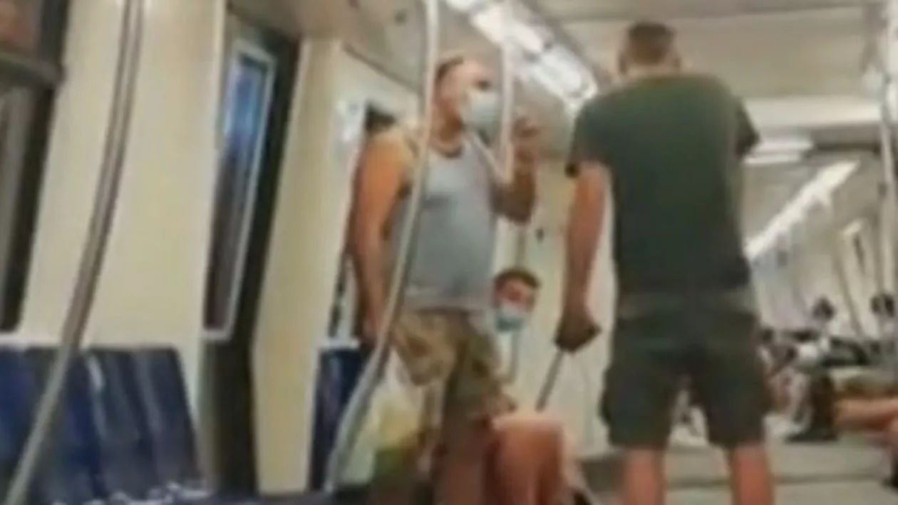 Scandal la metrou între doi bărbați din cauza măștii de protecție (VIDEO)